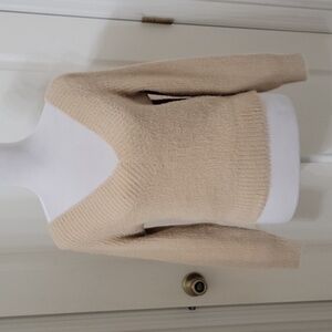 Divided by H&M Size S Light Tan V-Neck Sweater, To the Shoulder Style, Fuzzy